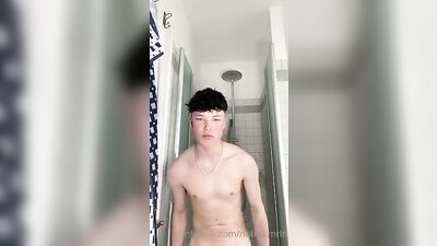 Bruno in a Steamy Showdown: A German Muscleman Gives a Sweaty Hand Job and Cums in the Shower