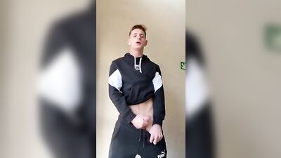 Handsome Webcam Twink Shoots His Own Cum in a Solo Show!