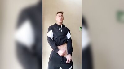 Handsome Webcam Twink Shoots His Own Cum in a Solo Show!