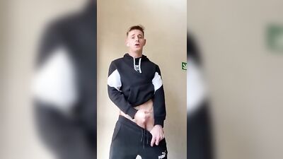 Handsome Webcam Twink Shoots His Own Cum in a Solo Show!