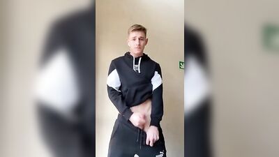 Handsome Webcam Twink Shoots His Own Cum in a Solo Show!
