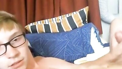 Pump Play: Gay Twink Solo Webcam Cumshots and Amateur Handjobs