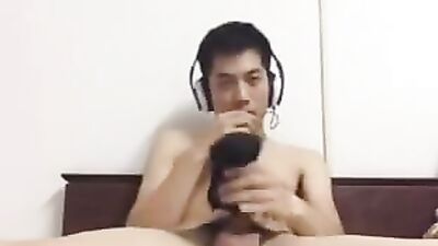 Cumming on Cam with a Twink: Amateur Solo Handjob Showcase