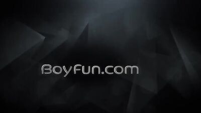 Gay Twink Threesome: Live Home Sex Show with Bareback Action and Hot Blowjobs