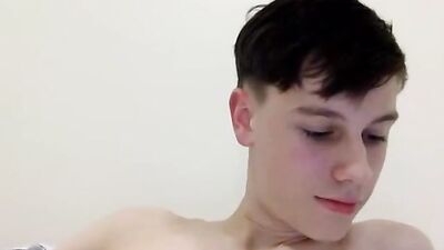 Scottish Ray: The 18-Year-Old Jerk Off Artist on His Own Amateur Webcam Show