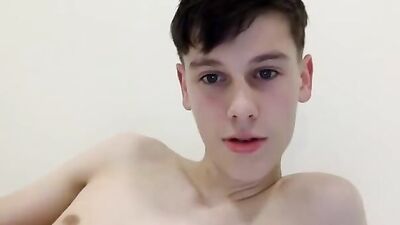 Scottish Ray: The 18-Year-Old Jerk Off Artist on His Own Amateur Webcam Show