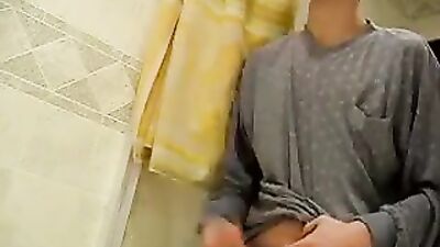Twink Cumshot Amateur Solo Voyeur Handjob on Webcam