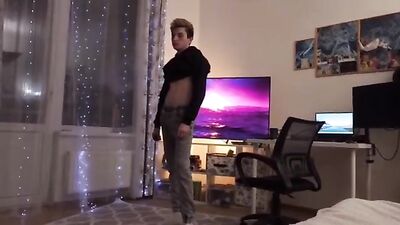 At Home With a Twink, Dnz Gets Down and Dirty on His Laptop