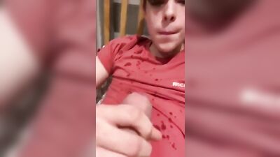 Young Cutie Spills His Load During Face Splash Cam Show