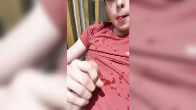 Young Cutie Spills His Load During Face Splash Cam Show