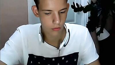 Webcam Solo Jerking Off at Home: A Hot Solo Webcam Show