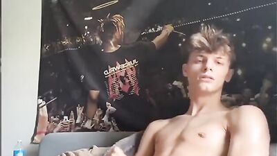 Daytime wank session with a young stud