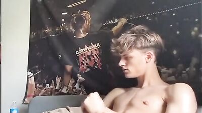 Daytime wank session with a young stud