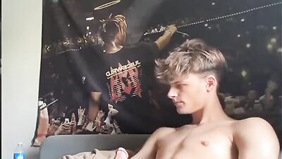 Daytime wank session with a young stud