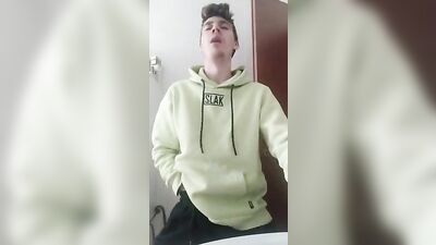 MEN IN THE BATHROOM: MENJOBS HAVE FUN WITH SOLOS, HAND JOB AND MASTURBATION SCENES