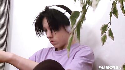 Gay Cumshots Solo- Emo Teen Solo Masturbates with Beautiful Ass!