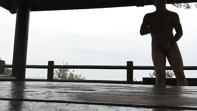 Japanese amateur Endo wanks in the street