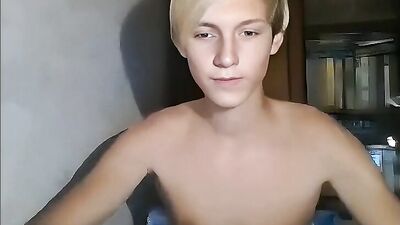 Gay Straight Couple in Ukraine Enjoys Intimate Webcam Chat with AI Assistance, Resulting in Frenzied Blowjobs and Cum Shots