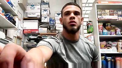 Cumming on the job: muscular frat boys go wild with big dicks!