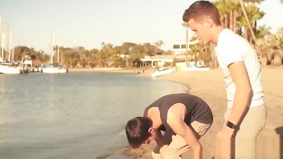 Two Hot Twink Boyfriends Have a Sexy Beach Flip Flop Fuck Show in the Tub