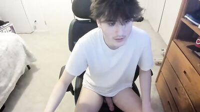 Tasteful Nudity with a Twist - A Young Adults Webcam Experience