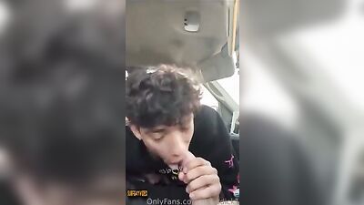 Bareback Public Blowjob between Twink Amateurs with Huge Cocks