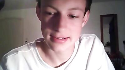 Webcam Showdown: Handsome Boys Barebacking and Cumming Live!