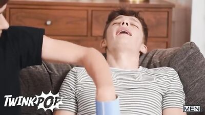 Muscle Buddies Get Tongues Licked and Cumshot