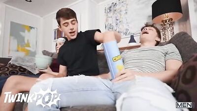 Muscle Buddies Get Tongues Licked and Cumshot