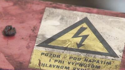 Grease Monkey: An Exhilarating Bareback Threesome with Cum Shots and Handjobs