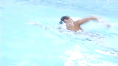 Two Dudes Take a Piss Together and Make a Splash in Ultra High-Definition