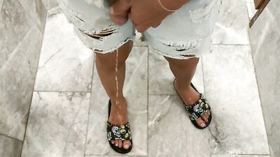 Piss on own feet - cleaning feet with piss