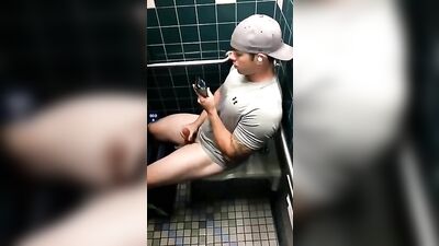 Caught on Camera: Frat Boy Amateurs Getting Dirty in Public