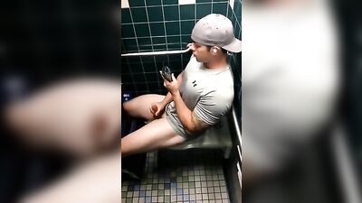 Caught on Camera: Frat Boy Amateurs Getting Dirty in Public
