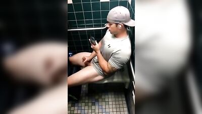 Caught on Camera: Frat Boy Amateurs Getting Dirty in Public