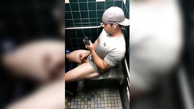 Caught on Camera: Frat Boy Amateurs Getting Dirty in Public