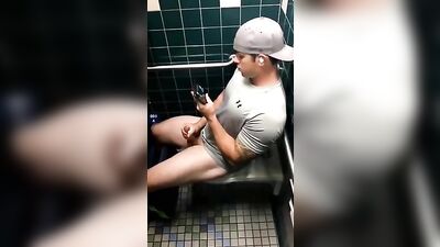 Caught on Camera: Frat Boy Amateurs Getting Dirty in Public