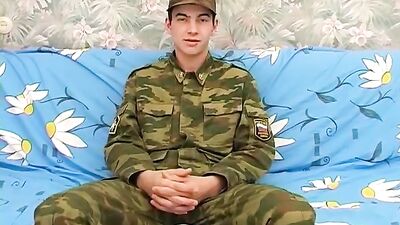 Hands-on Heat: Two Army Recruits Get a Taste of Pleasure in the Field