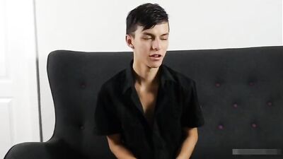 Hands-on Twinky Action - Bareback Cumshots with Big Dicks