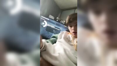Teen Boy Game: Webcam Action Amateur Cumshots with a Twink