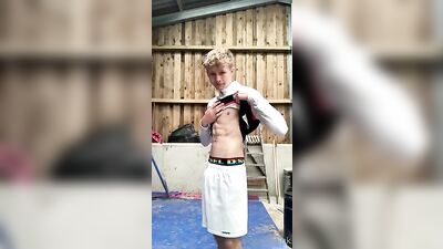 Twink muscle boy Aiden loves his big dildo in solo webcam action