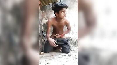 Masturbating in the Park - A Taste of India