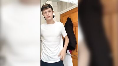 Manly Delights in a Hot and Steamy Showershowdown