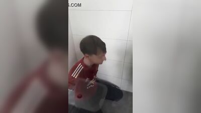 Wet Amateurs Mixing Their Dreams