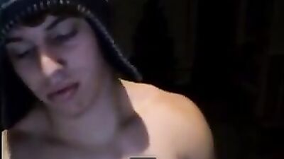 Cumming with Muscles: Flexing Fit Hunks on Camera