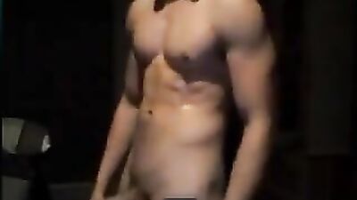 Cumming with Muscles: Flexing Fit Hunks on Camera