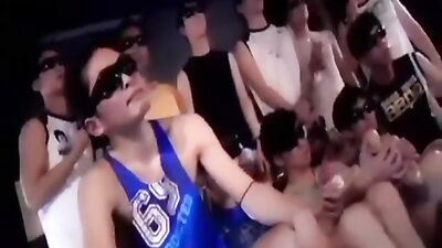 ビンビンチンポをぶら下げた二十代乱交！ - Big Cocks Group Sex in the Shower!