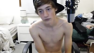 Young and Hung: A Hot Night of Webcam Amateur Handjobs and Cam 10432