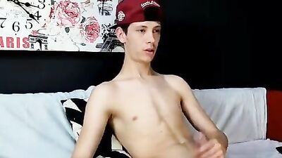 One-man Show: Romanian Cam Boy Pleasures Himself Live on the Net