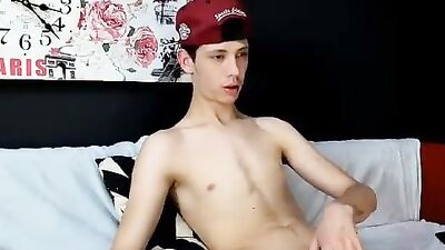 One-man Show: Romanian Cam Boy Pleasures Himself Live on the Net